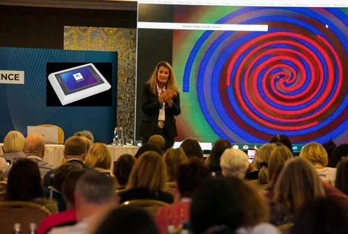 Stephanie Heiliger bei einem Vortrag über das QUEX ED